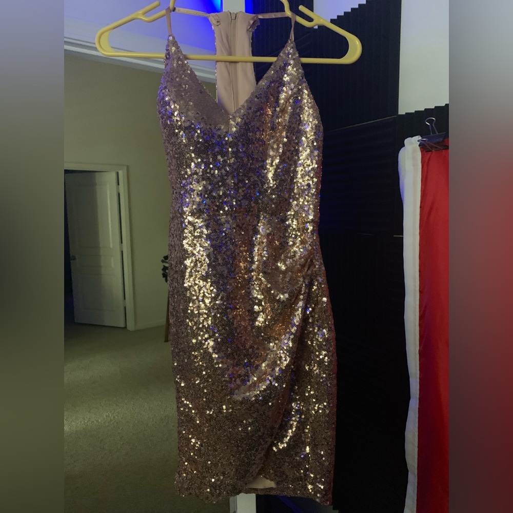 B. Smart Stunning Rose Gold Sequin Fully Lined Halter v neck Dress Sz S NWOT